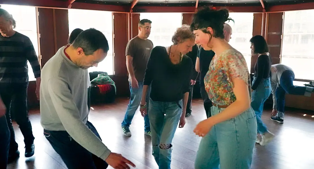 Sur l’Adamant : une immersion poétique au cœur de l’humain