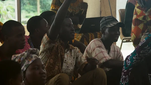 An audience member actively participates in a session in "Dahomey".